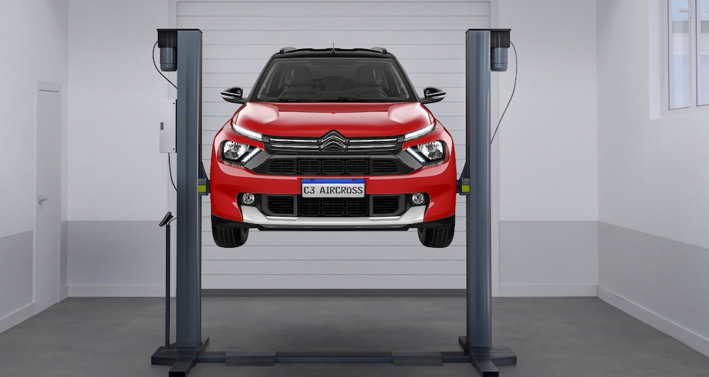 C3 en un taller de reparación con fondo gris