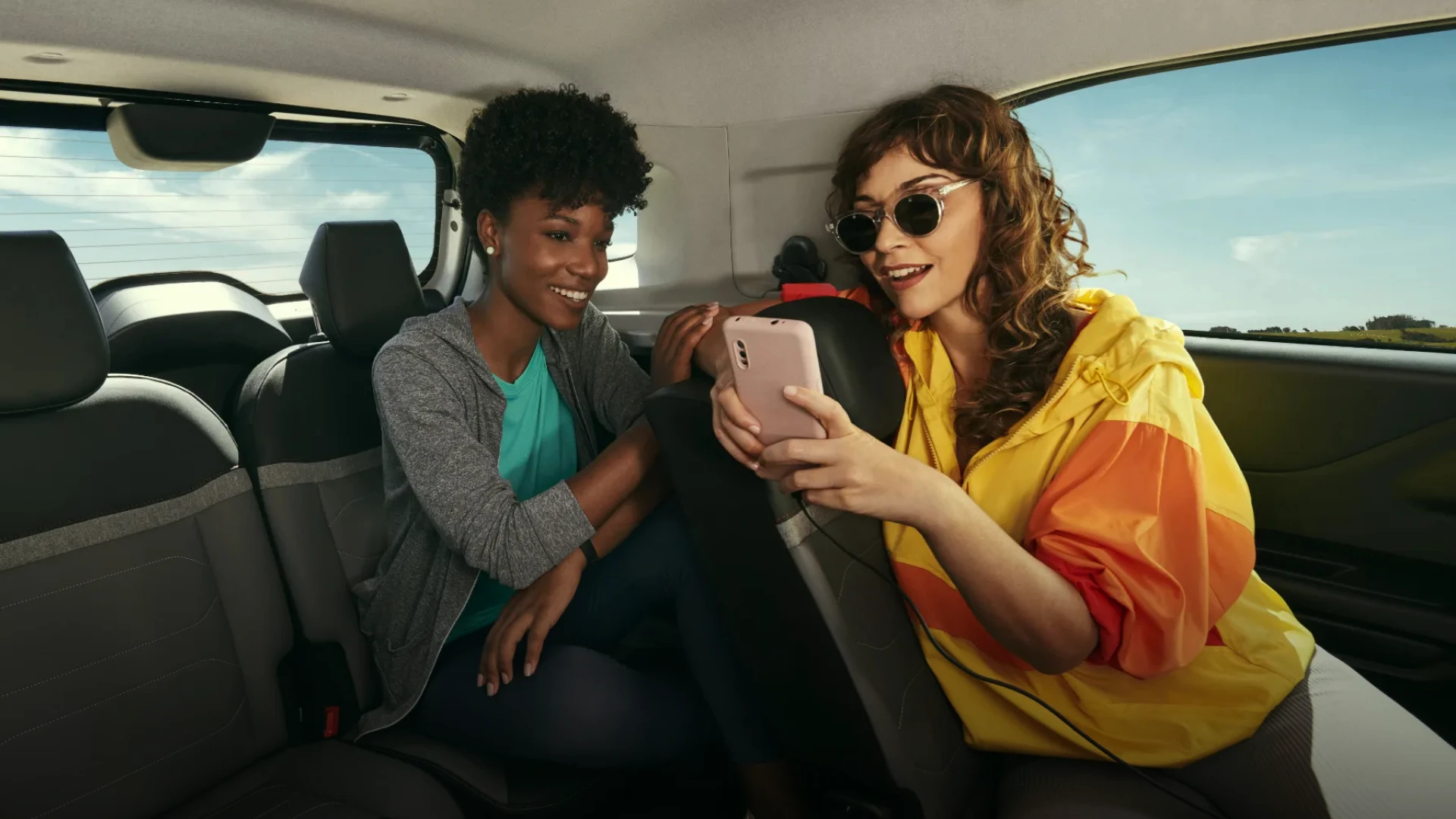 Pasajeras disfrutando el Citroën Aircross